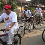 Mengunakan Sepeda satu dari depan, Ketua DPD Gerindra Jawa Tengah Abdul Wachid saat kampanye sehat dan bersih kemarin.